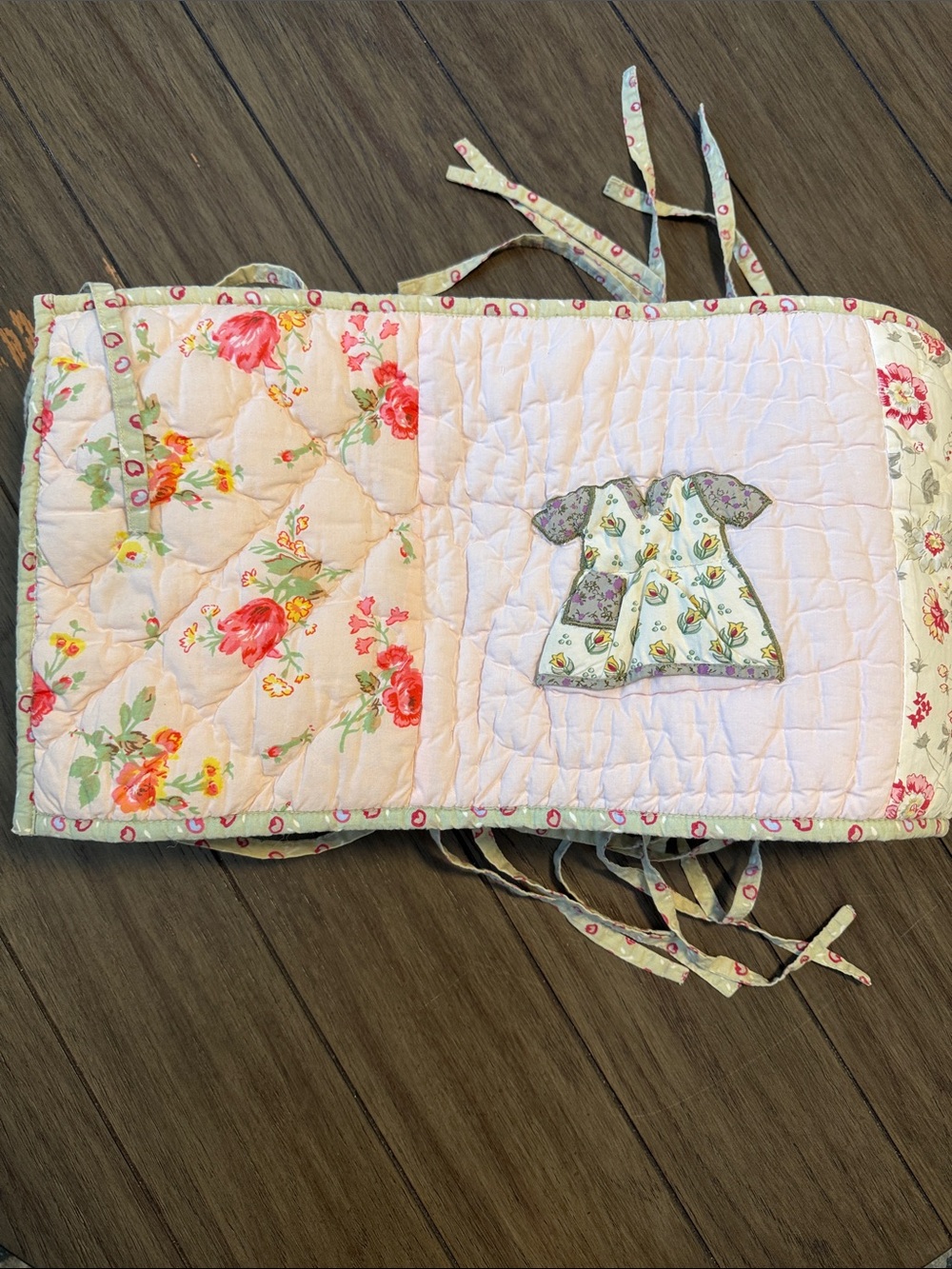 The Land of Nod Quilted Floral Patchwork Dress Applique Padded Cotton Crib Liner